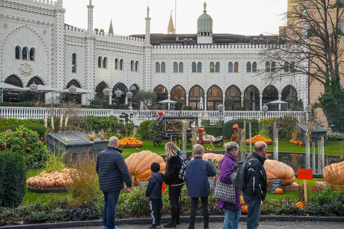 Dynie i dekoracje halloweenowe w Ogrodach Tivoli